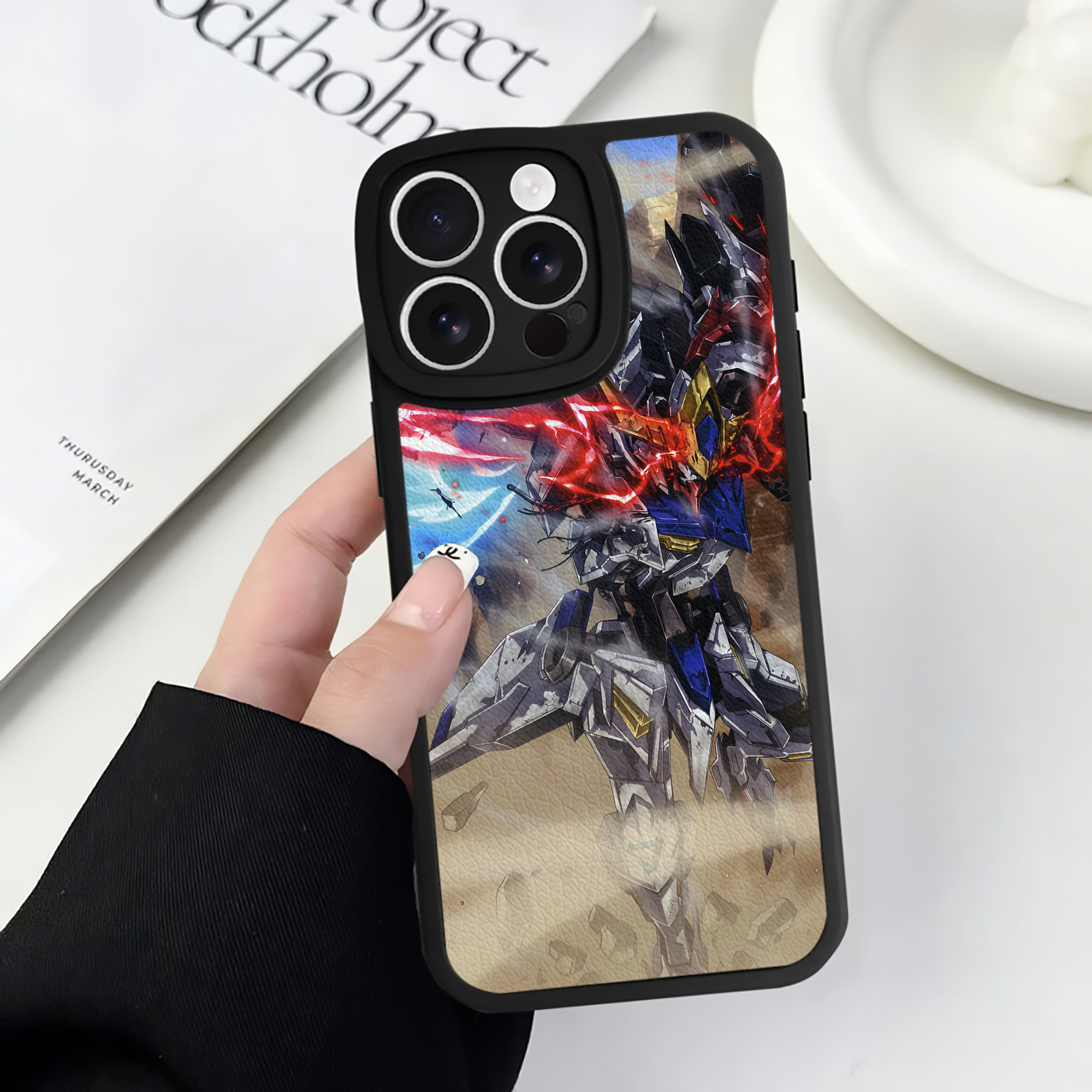 （画像用） 機動戦士ガンダム Mobile Suit Gundam 【iPhone 16シリーズ対応】シリコンスマホケース（レザー調） 材質：シリコン